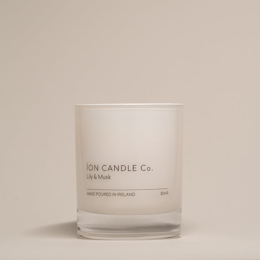 Ion Candle Co. - Lily and Musk Luxury Scented Candle - 30 Hours burn time